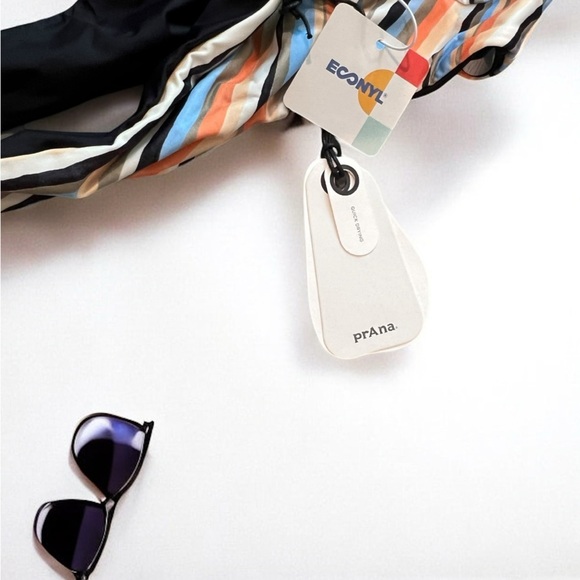 🌻NEW w.tags prAna GEMMA Wave Stripe + Black Reversible Swim Bottom Size Medium - Picture 12 of 13